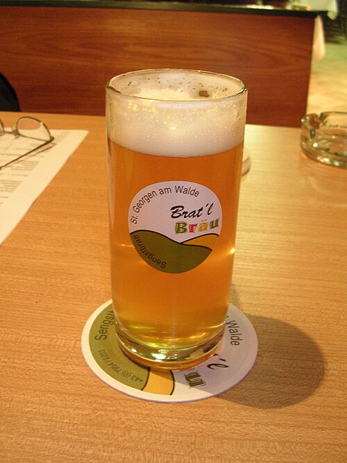 Datei:Bratl-Bräu - Glas 4sam Halbe.JPG