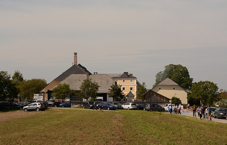 Datei:Brauerei Hofstetten - Gesamtansicht.jpg